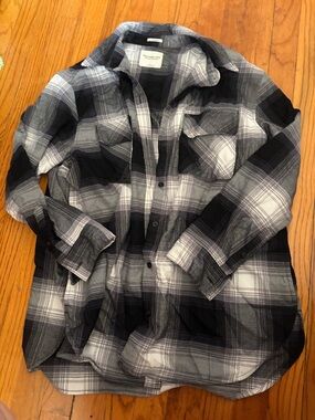 Abercrombie & Fitch Black and White Plaid Lightweight Shirt Jacket